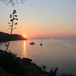 Fascinosa Casa Sul Mare In Posizione Mozzafiato Apartamento