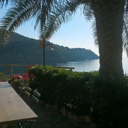 Fascinosa Casa Sul Mare In Posizione Mozzafiato *